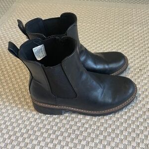 Women’s boots 8.5